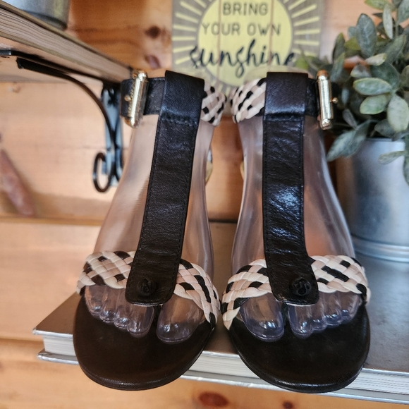Michael Kors 🌻 Black Tan Leather Cone Heels Sandals Braided T Strap Thong 6.5 M - Picture 2 of 12